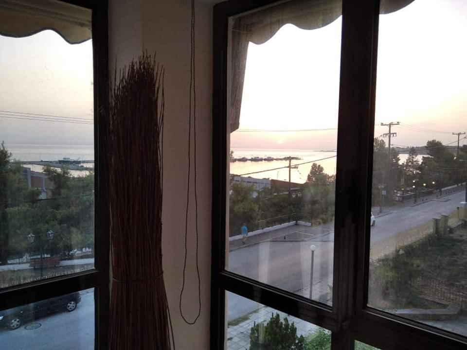 Super View Seafront Apartment Nea Michaniona Extérieur photo